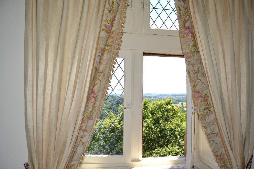 Château de Peufeilhoux Vallon-en-Sully Exterior foto