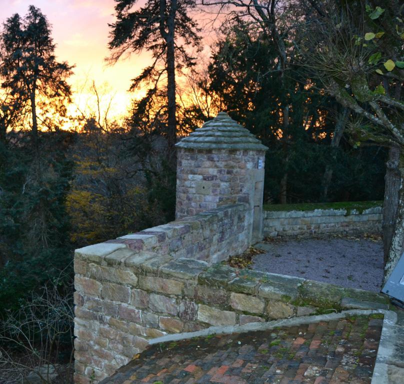 Château de Peufeilhoux Vallon-en-Sully Exterior foto